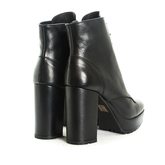 L’intervalle Fergy Black Leather Heeled Lace Up Ankle Boots - Picture 4 of 9
